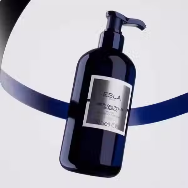 縮圖：ESLA Sebum Controller Shampoo 250ml editorial product image with blue ribbon detail