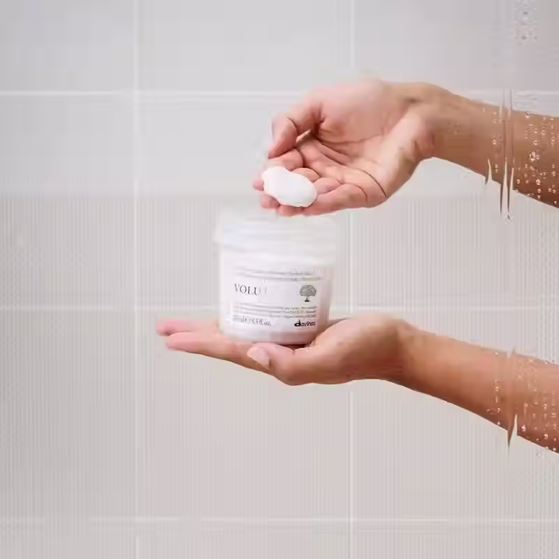 Thumbnail: Davines VOLU Conditioner 250ml application with product texture in hand