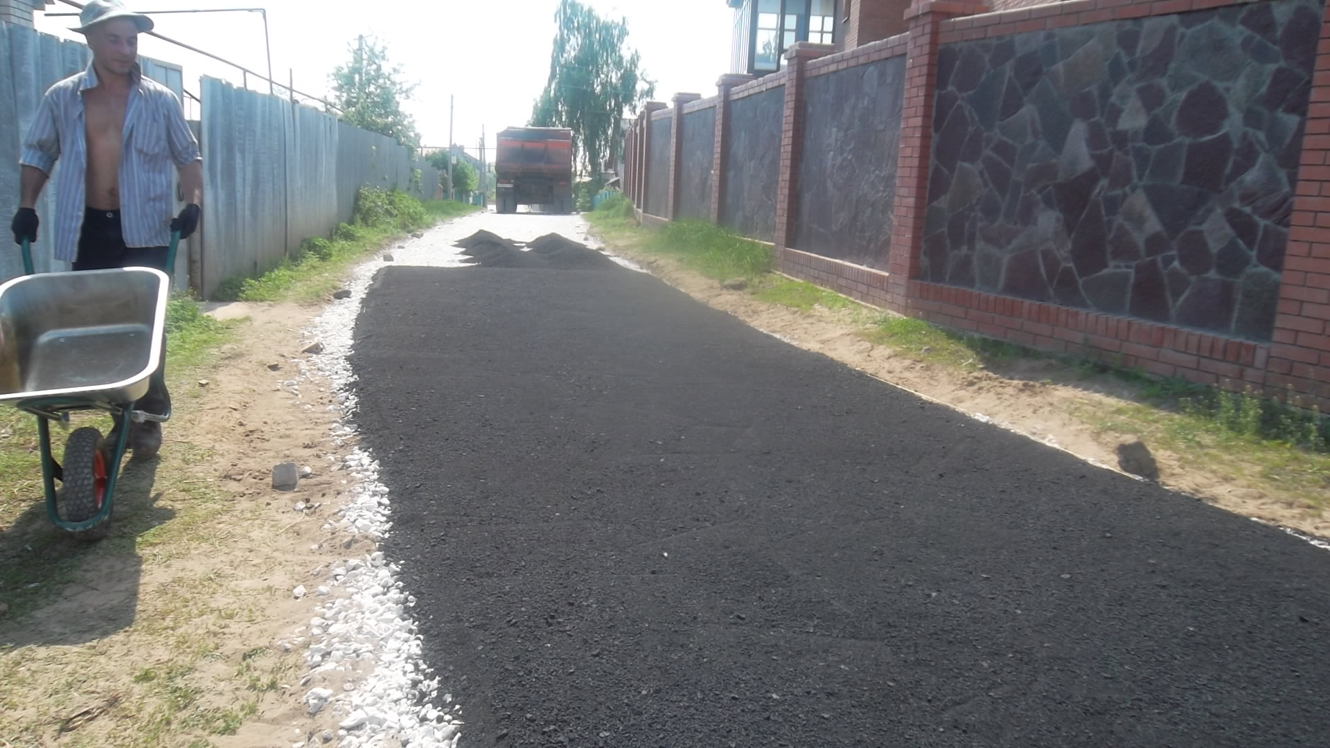 Расход асфальта на 1 квадратный метр. Квадратный метр асфальта. Расход песчаного асфальта на 1 м2. 1 кв м асфальта. Себестоимость 1 тонны асфальтобетона.