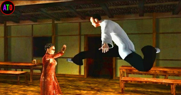 شخصان في بيئة داخلية. يرتدي الأول ملابس حمراء والثاني ببدلة بيضاء يقفز. الغرفة بها طاولات خشبية، الجو يشير إلى حركة درامية.