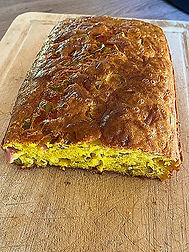 Cake salé au jambon, aux olives et au safran