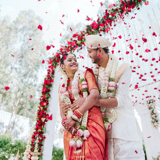 Candid vs Traditional Wedding Photography: What You Need to Know