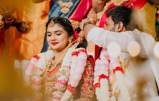 Top wedding photographers in Chennai for candid Kanchipuram saree moments