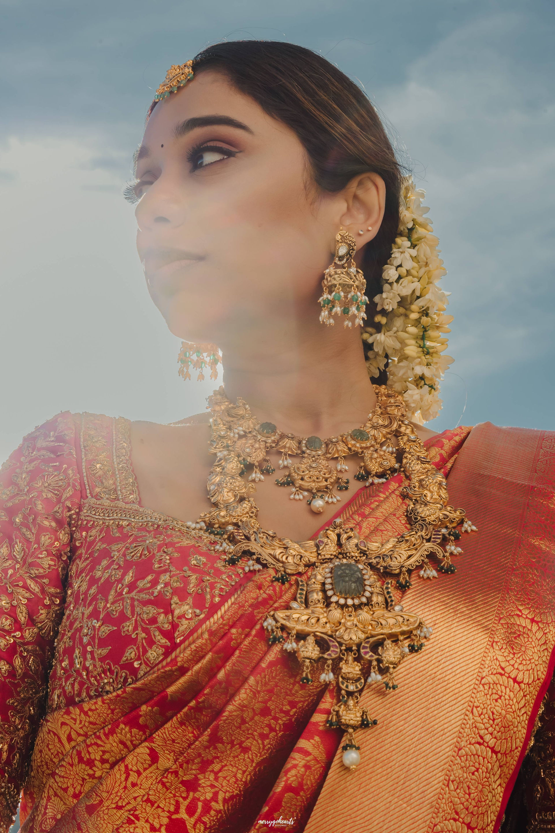 Top destination wedding in India featuring traditional South Indian bridal look with temple jewellery and best destination wedding decor ideas