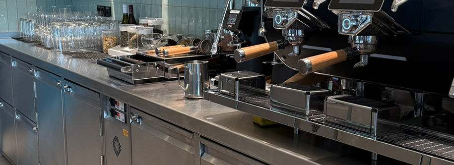 Counter and bar in the Mole