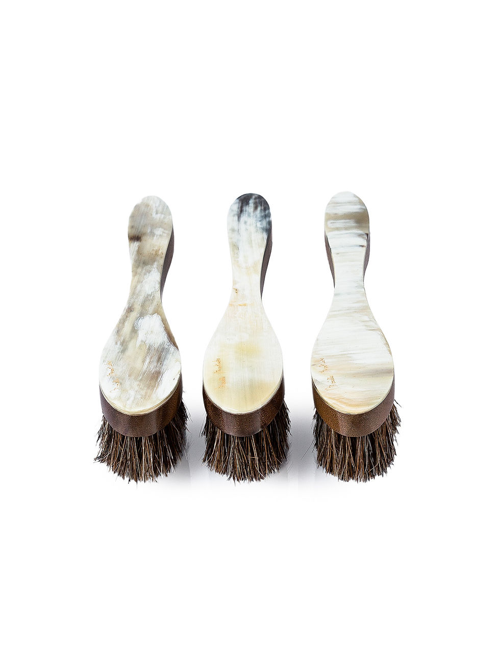 Come usare le spazzole per scarpe: guida alla cura delle calzature in pelle