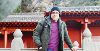 Nino Rhamos fazendo trabalho de campo antropológico em Wudangshan, China.