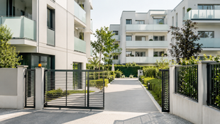 Amministratore di condominio, confini della legittimazione passiva nelle liti su servitù