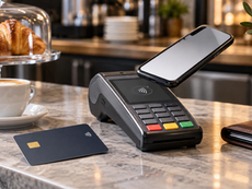 Pagamenti in Italia: carte al centro, contante ancora decisivo