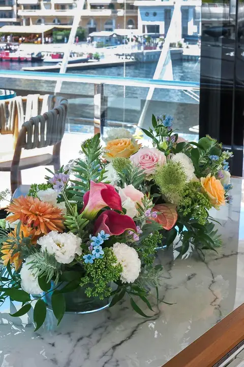 Bouquets et décorations pour Yacht et Boat par le Marché Allard Fleurs