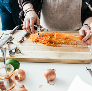 Vegespaghettia julienneraudalla