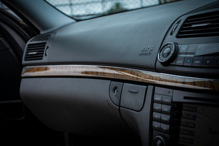 the dashboard of a car has a srs airbag on it