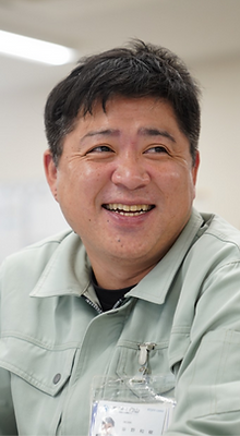 笑顔の男性社員