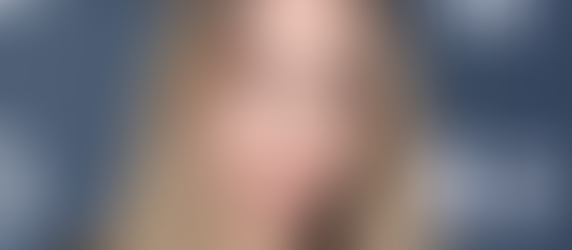 Џоли во фустан-мантил го најави есенскиот тренд на Филмскиот фестивал во Торонто