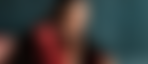 Видео и Фото Одличната Дина Јашари го претстави својот прв студиски албум „Растенија без корен“