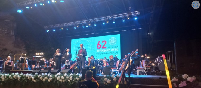 Пендаровски на отворањето на „Охридско лето“: Да уживаме во уметноста, во благородното и во убавото
