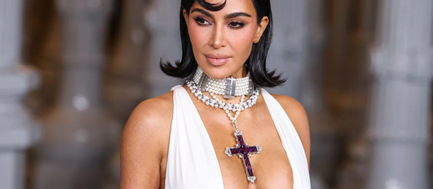 (Фото) Ким Кардашијан продава комплет што го носеше минатата година: Цената вртоглаво скокна