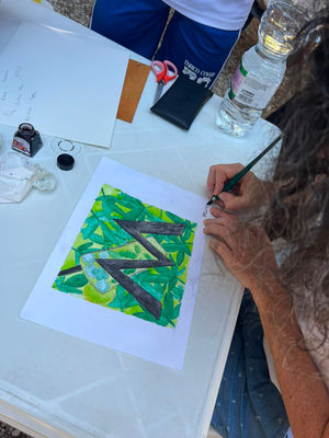 Calligraphie par Fanny Tixier du nom de l'enfant qui a réalisé l'aquarelle