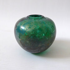 Isle of Wight Studio 'Azurene' green glass globe vase. Michael Harris & William Walker, c1978. Small round ball vase gold/silver leaf, 1970s