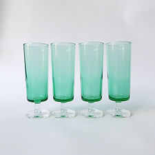 Set 4 vintage Luminarc Cavalier Champagne glasses. 14cm tall green slim flutes. 1970s French glass stemware. Drinking barware sparkling wine
