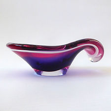 Flygsfors Coquille bowl by Paul Kedelv, Sweden. Curled end bowl, opaque white line, hot pink & purple sommerso. 1959 signed biomorphic dish.