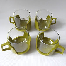 4 Pyrex JAJ Drinkups cups. Lime/olive green, retro 1960s/1970s set of four plastic & glass mugs. Camping, Campervan, picnic drinks. Melamine