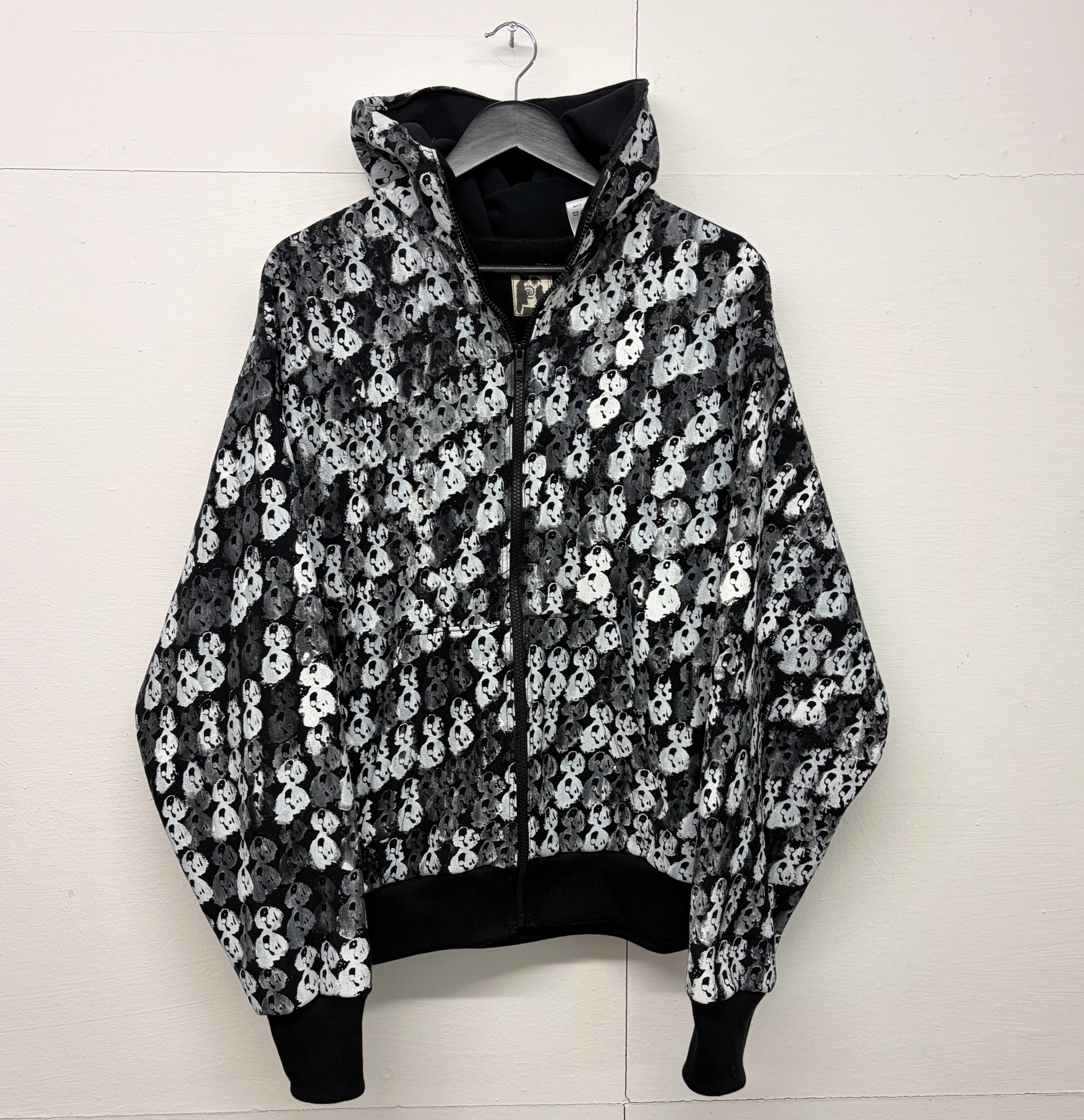 BLACK SKULL ZIP-UP HOODIE