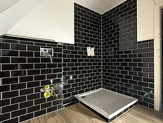 Wandfliesenbelag in einem Badezimmer