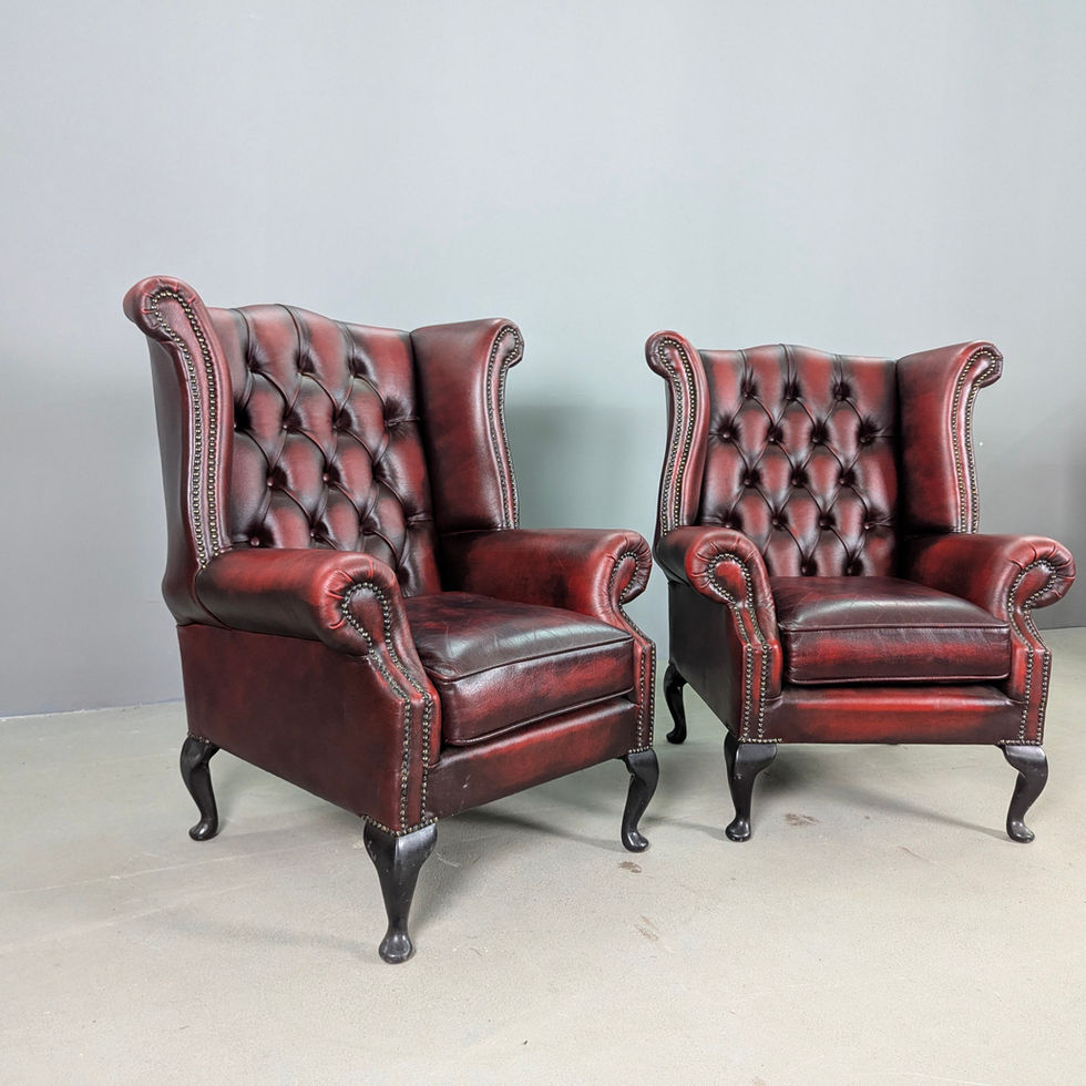 Chesterfield stiliaus odiniai foteliai