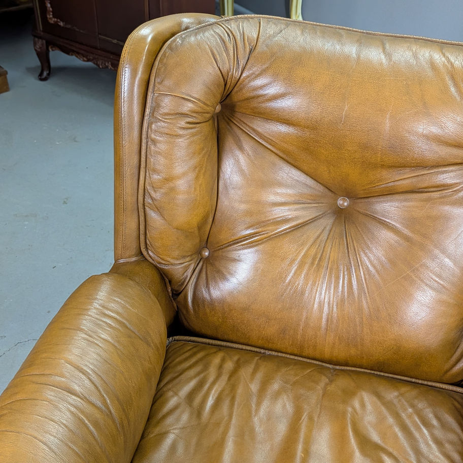 Odinis minkštų baldų komplektas (sofa + 2 foteliai)