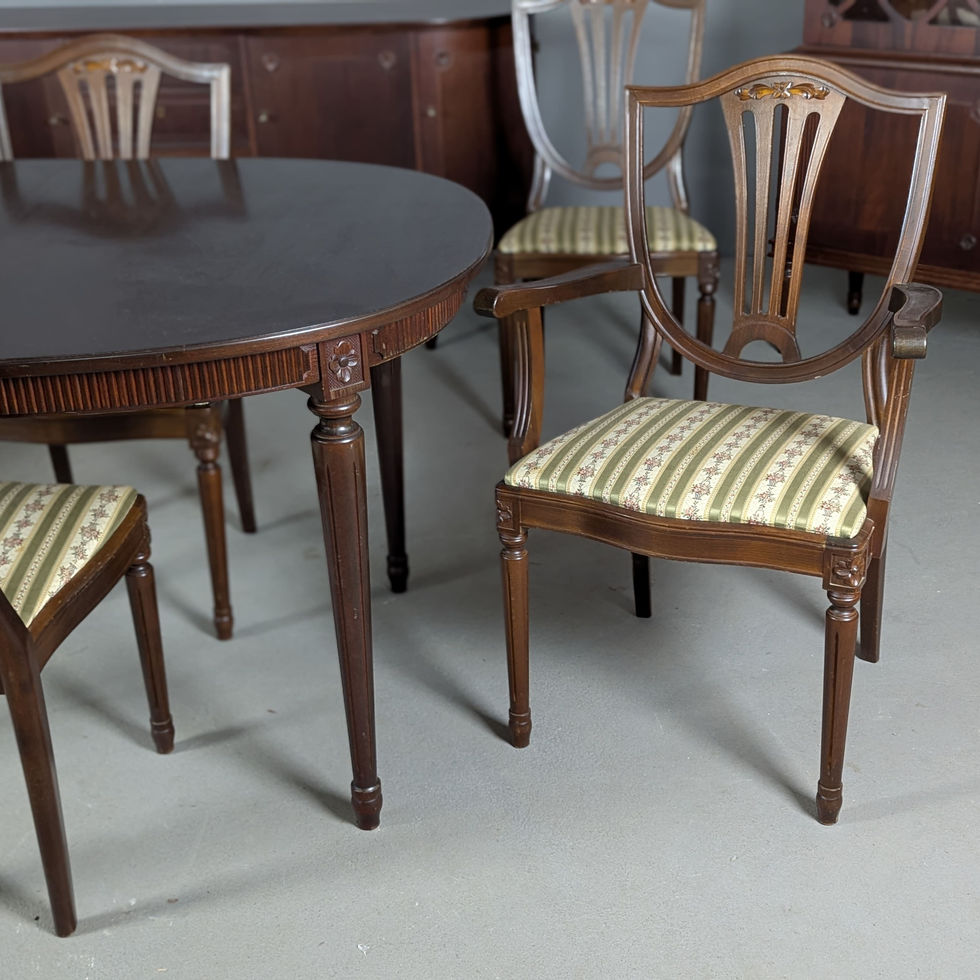 Klasikinis Gustavian stiliaus valgomojo stalas su 6 kėdėmis