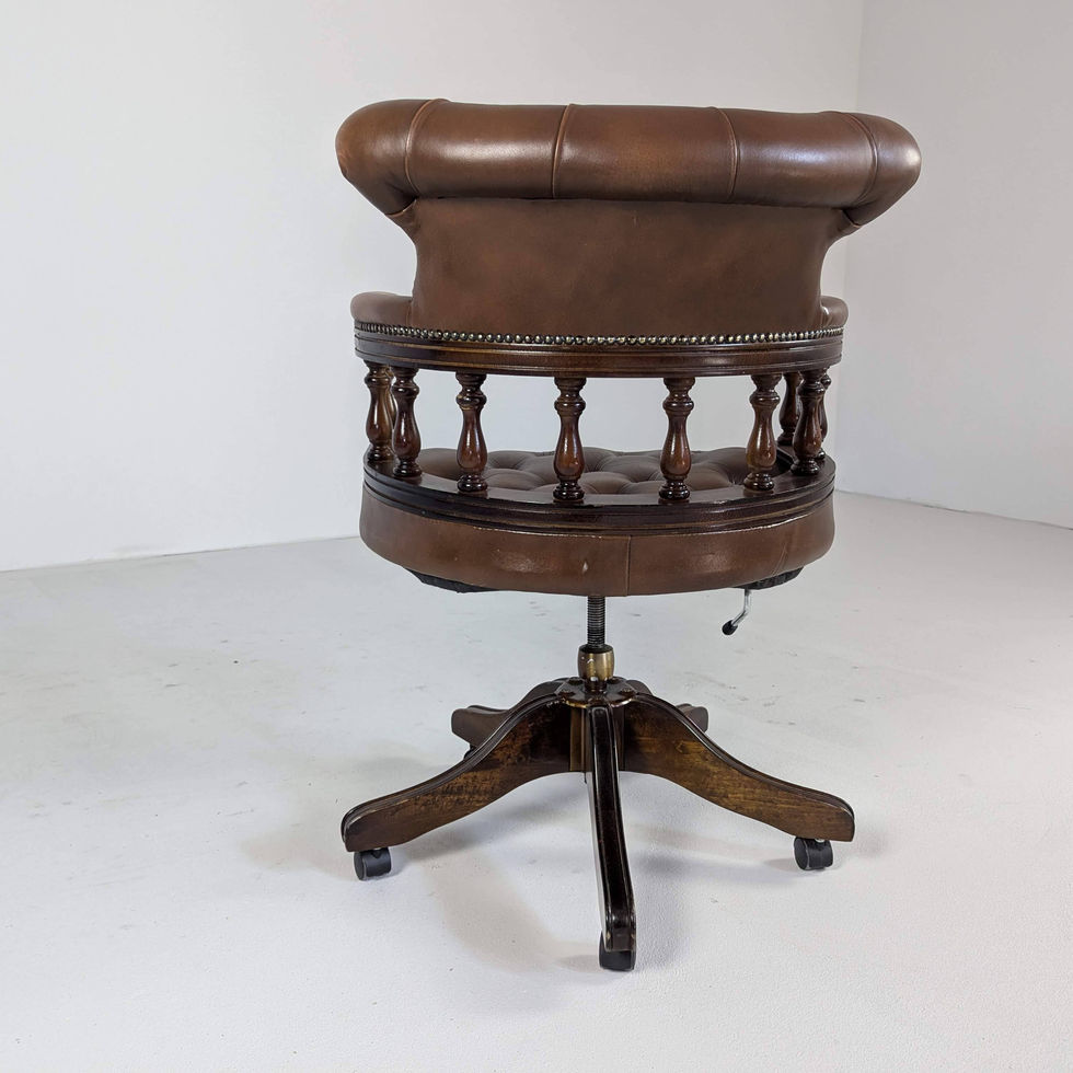 Chesterfield stiliaus odinė biuro kėdė