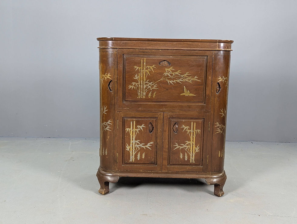 Išskirtinio rytietiško stiliaus baras, naudoti baldai, antikvariniai baldai