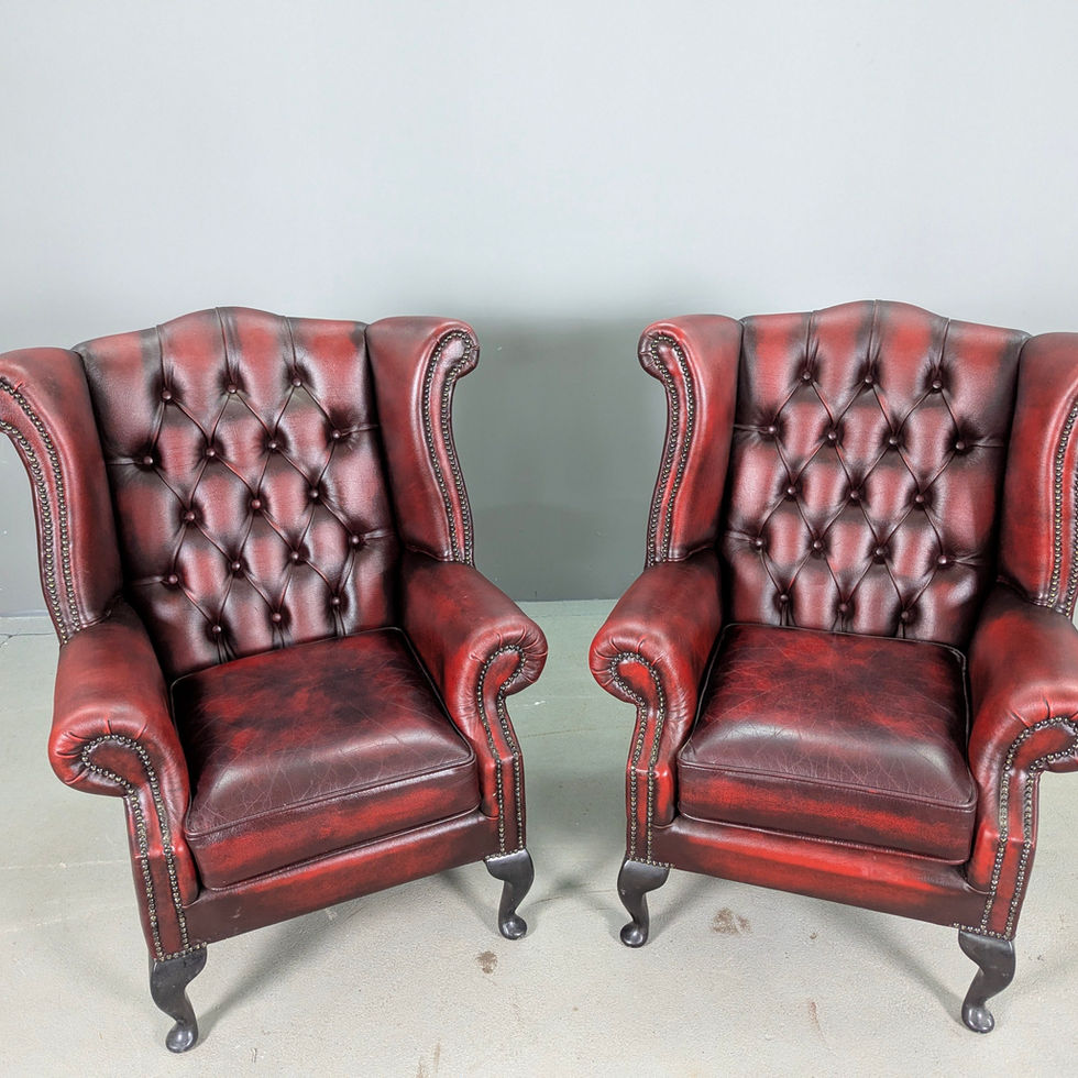 Chesterfield stiliaus odiniai foteliai