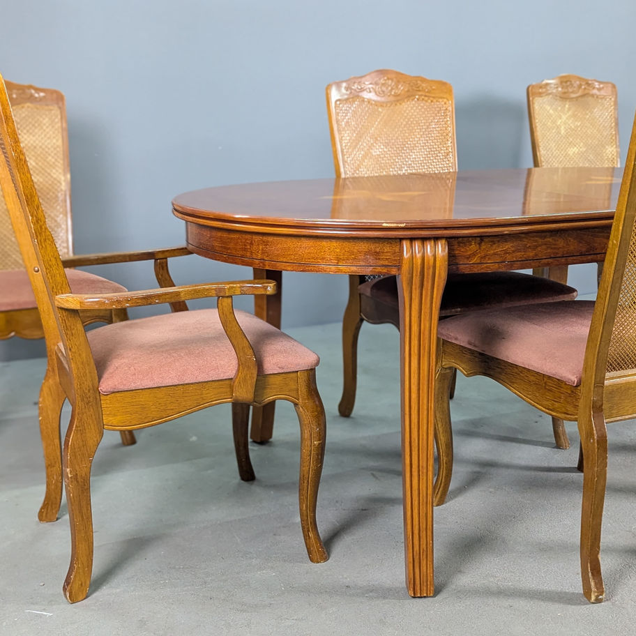 Valgomojo komplektas su išskleidžiamu stalu ir 6 kėdėmis