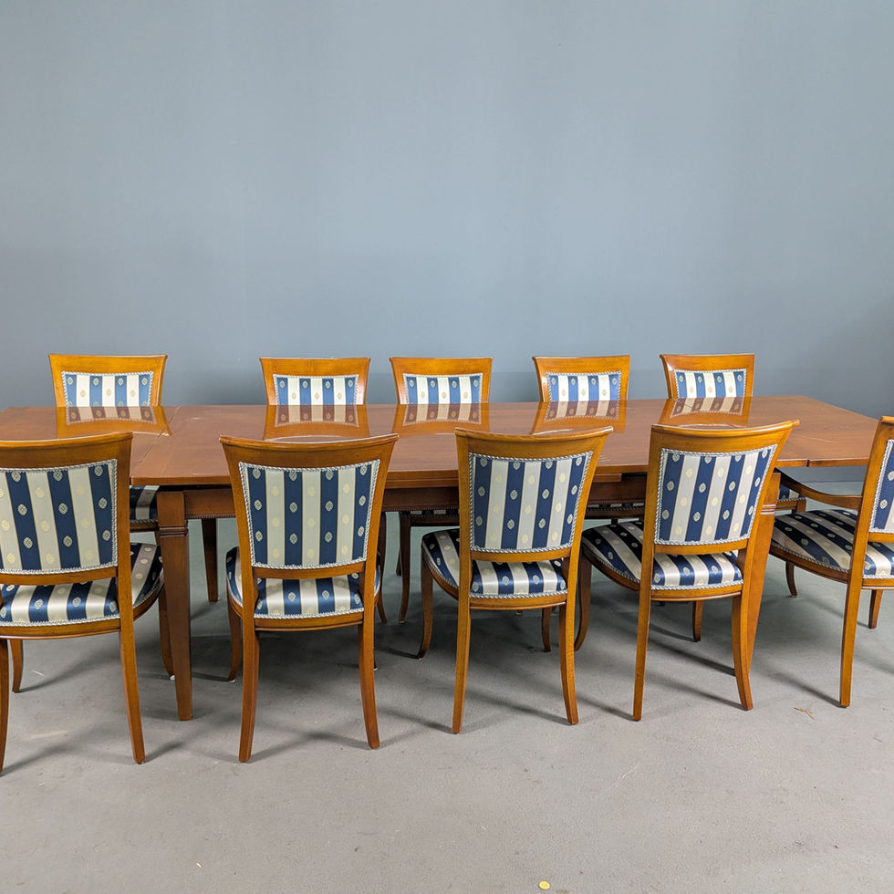 Didelis prabangus valgomojo komplektas su išskleidžiamu stalu