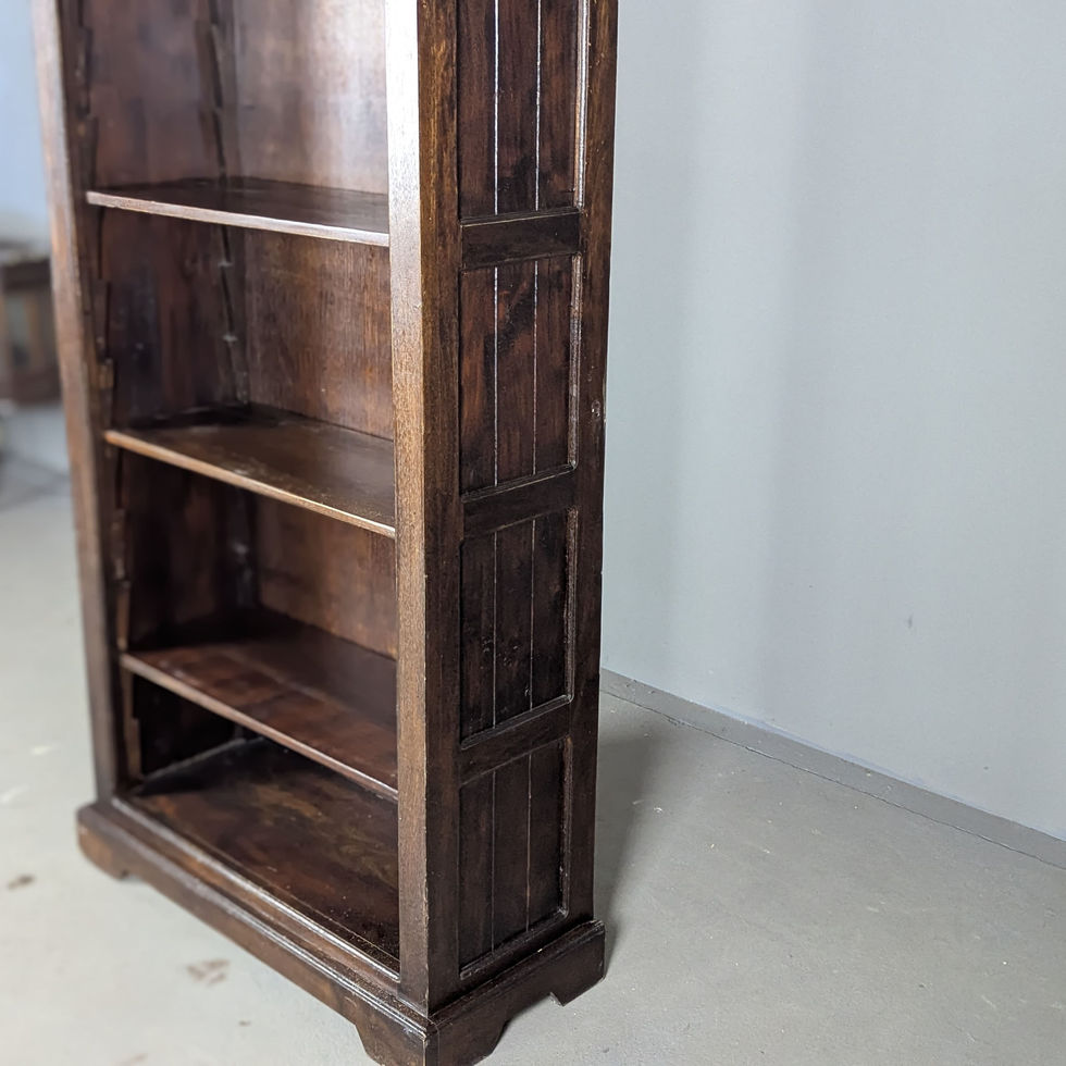 Tvirta, klasikinė medinė knygų lentyna