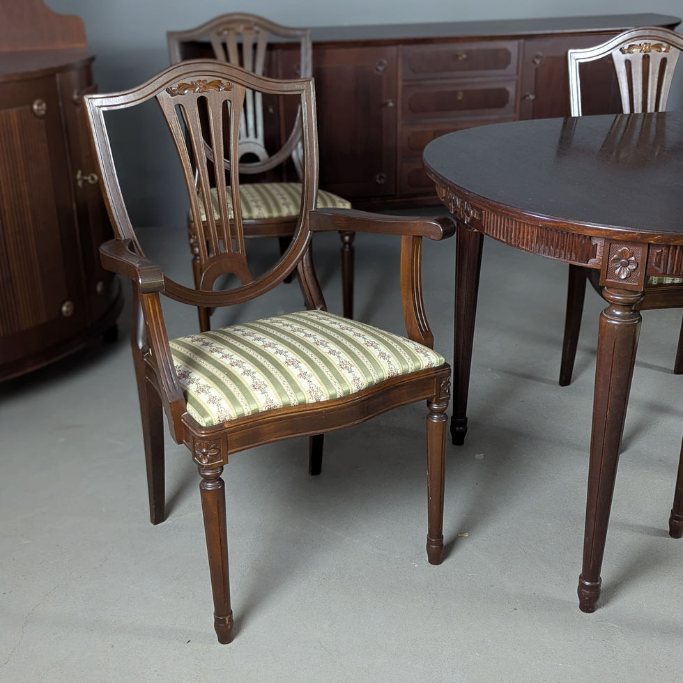 Klasikinis Gustavian stiliaus valgomojo stalas su 6 kėdėmis