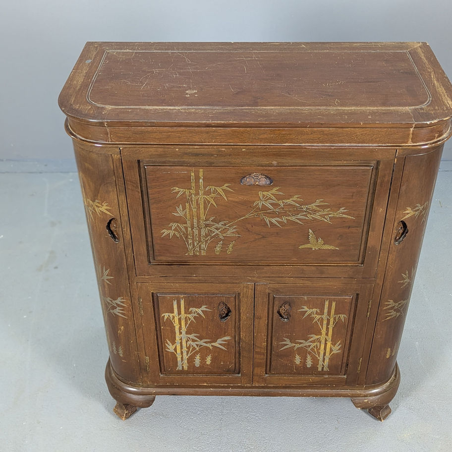 Išskirtinio rytietiško stiliaus baras, naudoti baldai, antikvariniai baldai