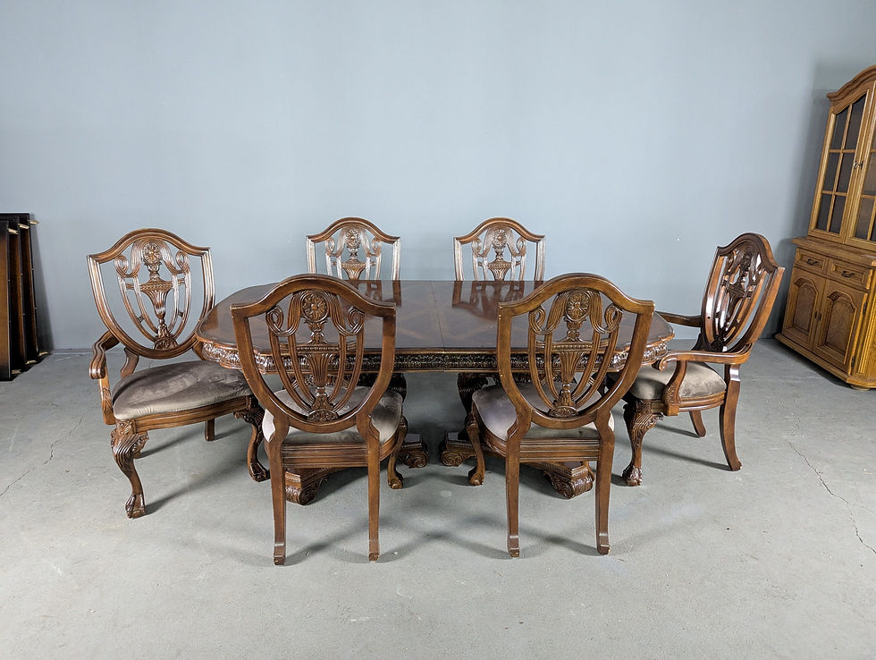 Prabangus klasikinio stiliaus valgomojo komplektas