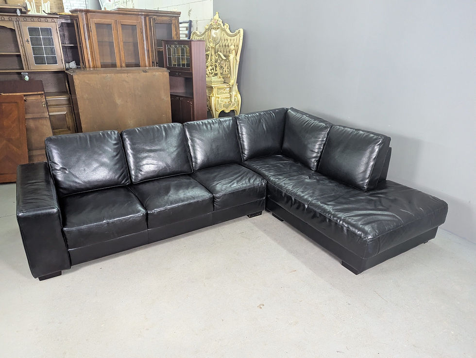 Juodas odinis minkštas kampas