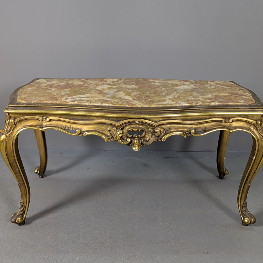 Marmurinis svetainės staliukas iš Italijos