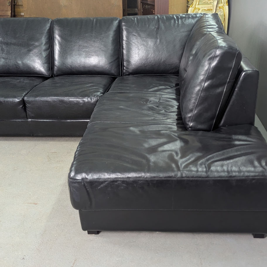 Juodas odinis minkštas kampas