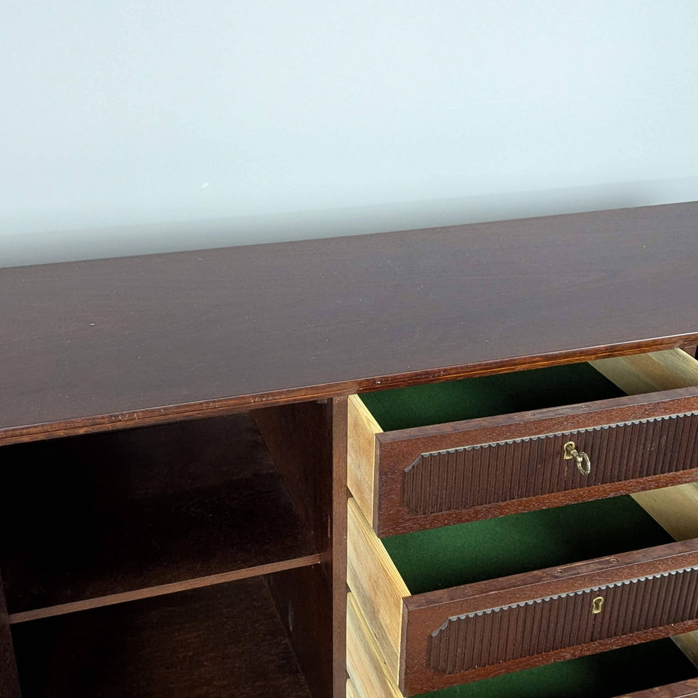 Elegantiška Gustavian stiliaus komoda