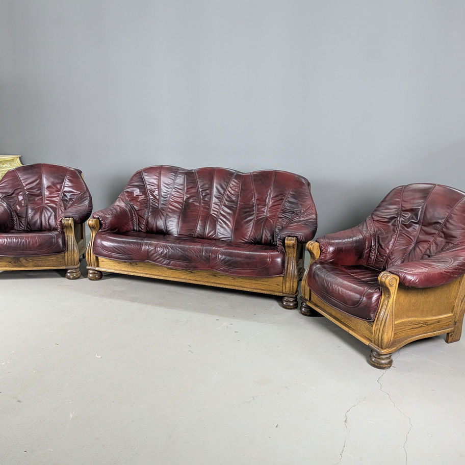 Odinių baldų komplektas