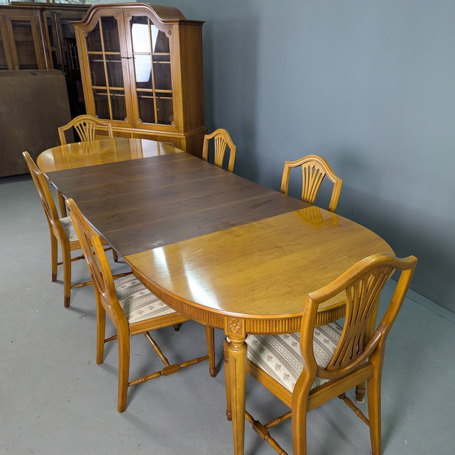 Gustavian stiliaus valgomojo komplektas