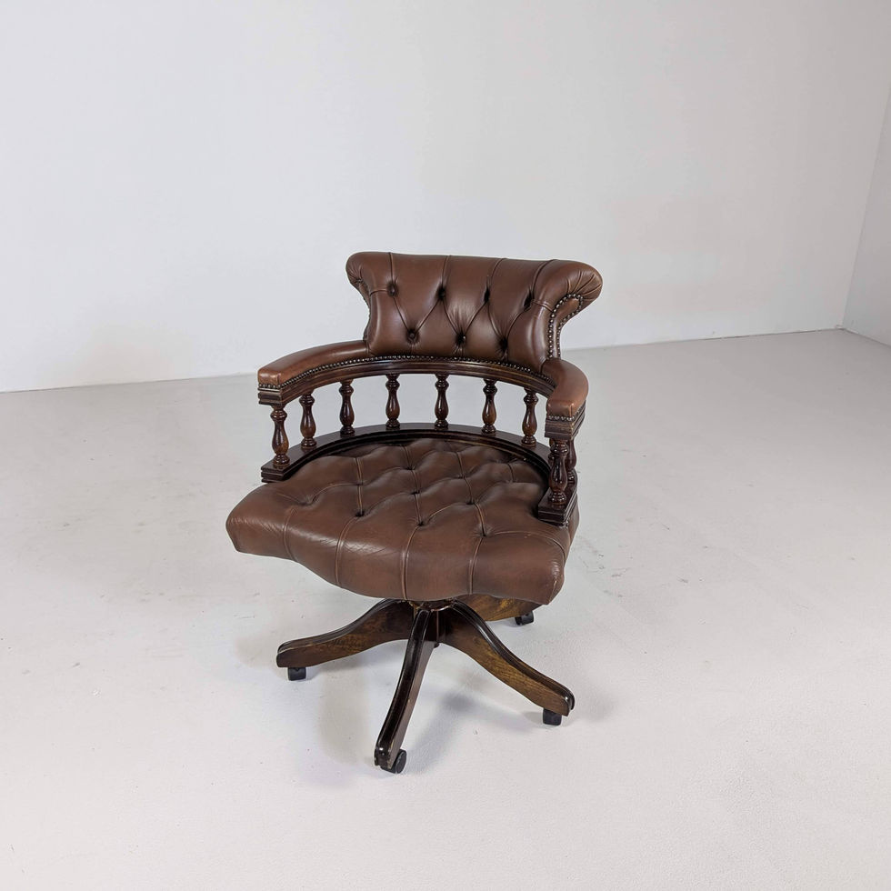 Chesterfield stiliaus odinė biuro kėdė