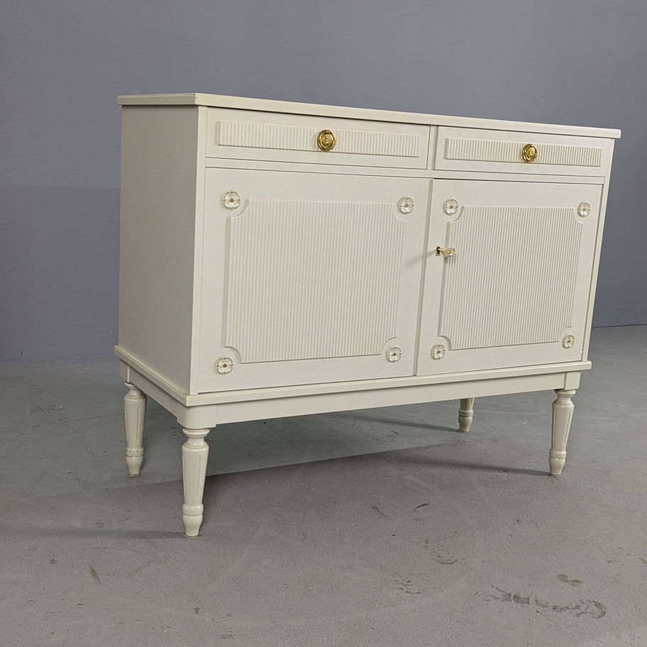Klasikinio Gustavian stiliaus komoda