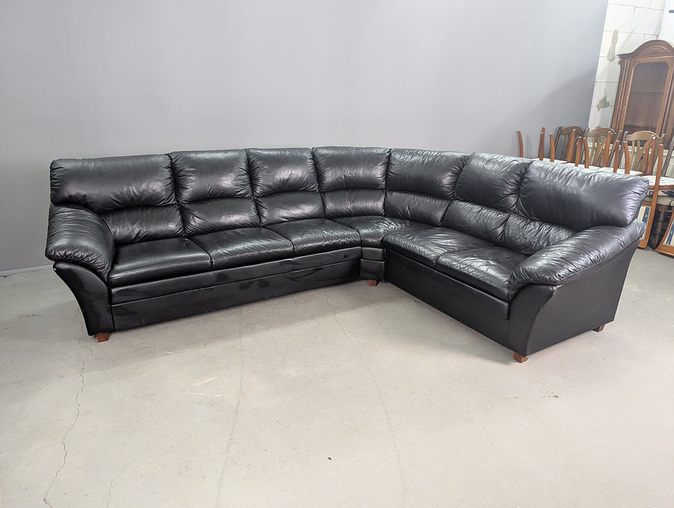 Juodas odinis minkštas kampas