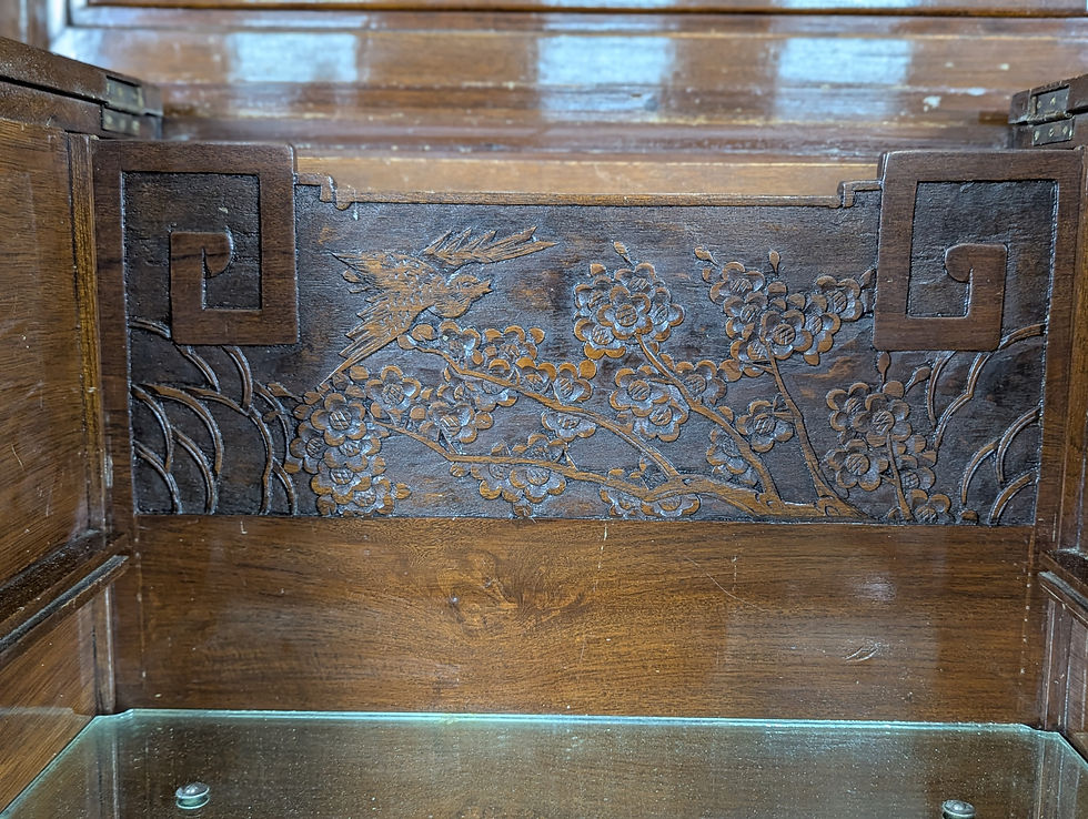 Išskirtinio rytietiško stiliaus baras, naudoti baldai, antikvariniai baldai